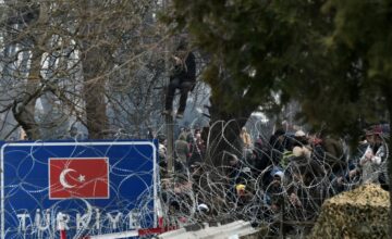 migranti al confine della Grecia
